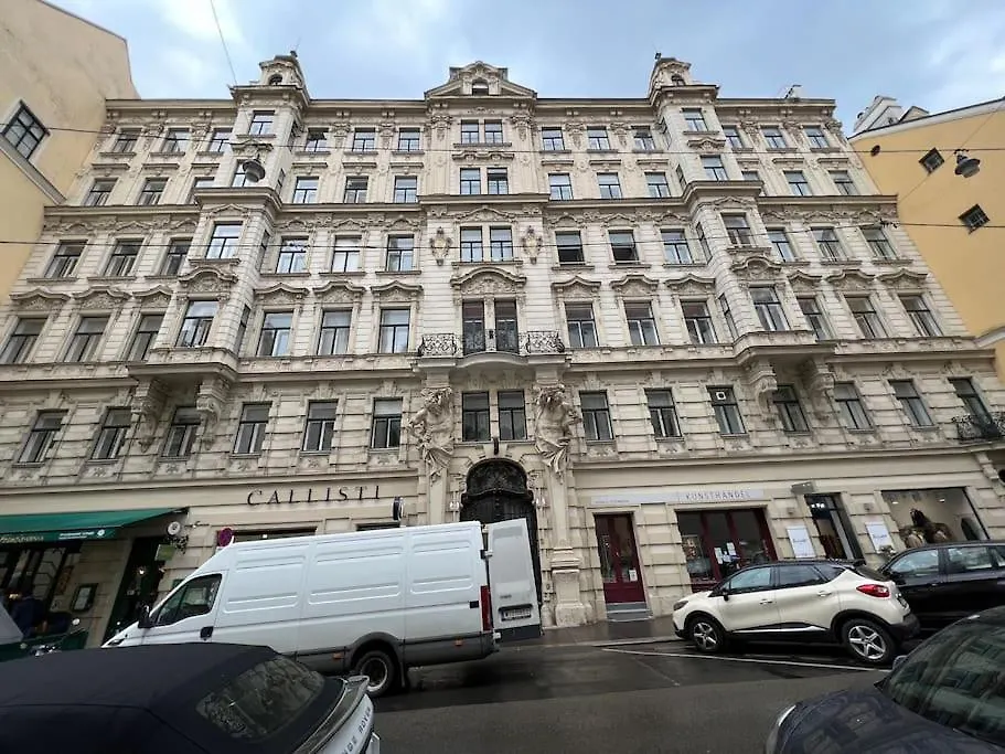 Design Apartment In The Centre Of Viena